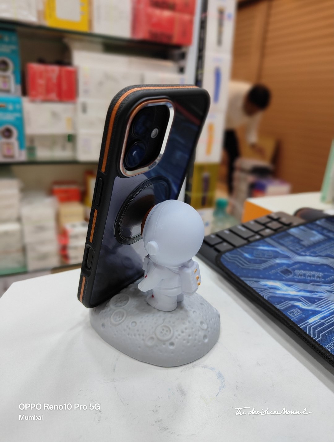 Astronaut Mobile Desktop Stand - Image 4